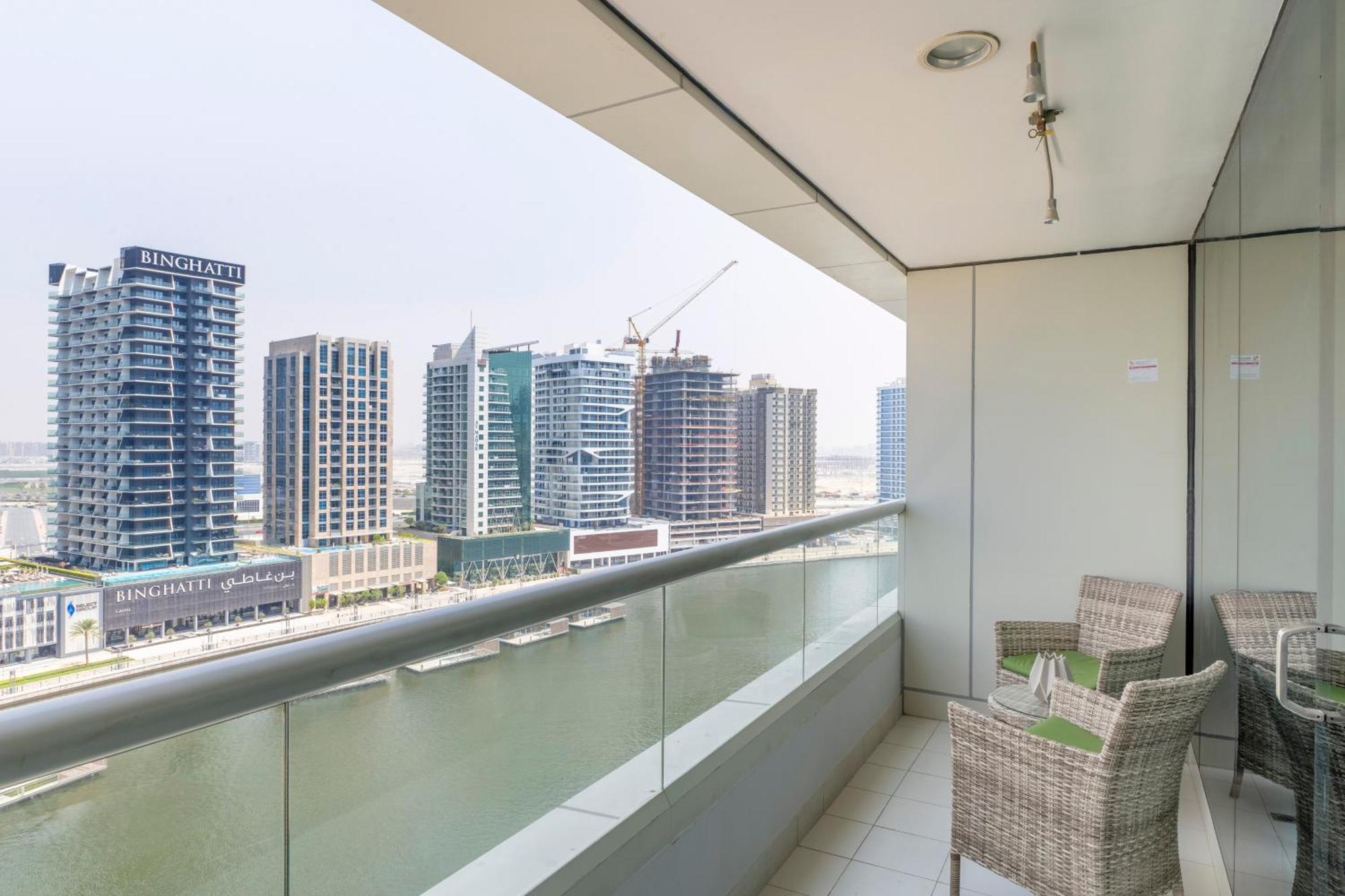 Damac Canal Views Residences Дубай Экстерьер фото
