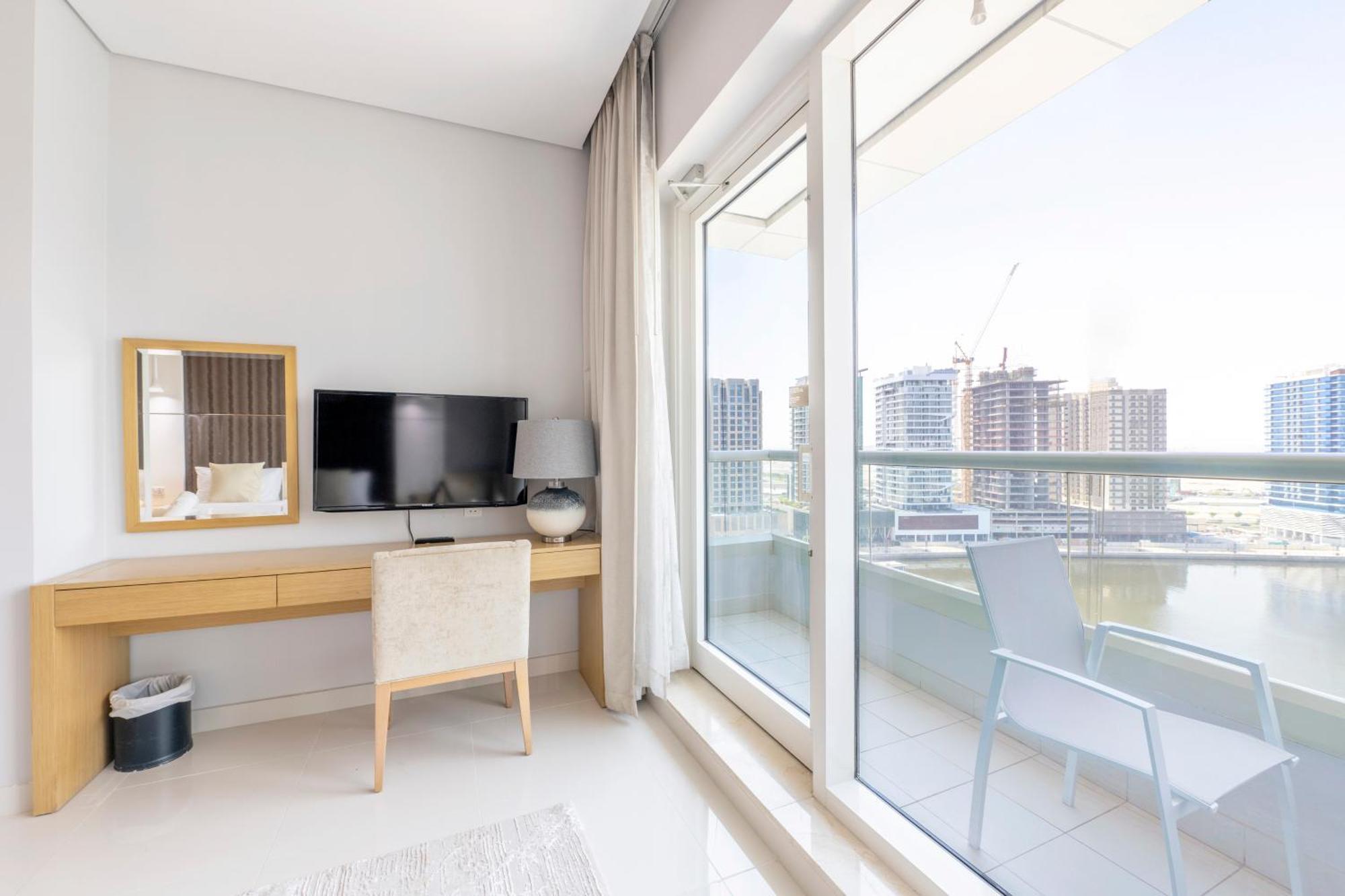 Damac Canal Views Residences Дубай Экстерьер фото