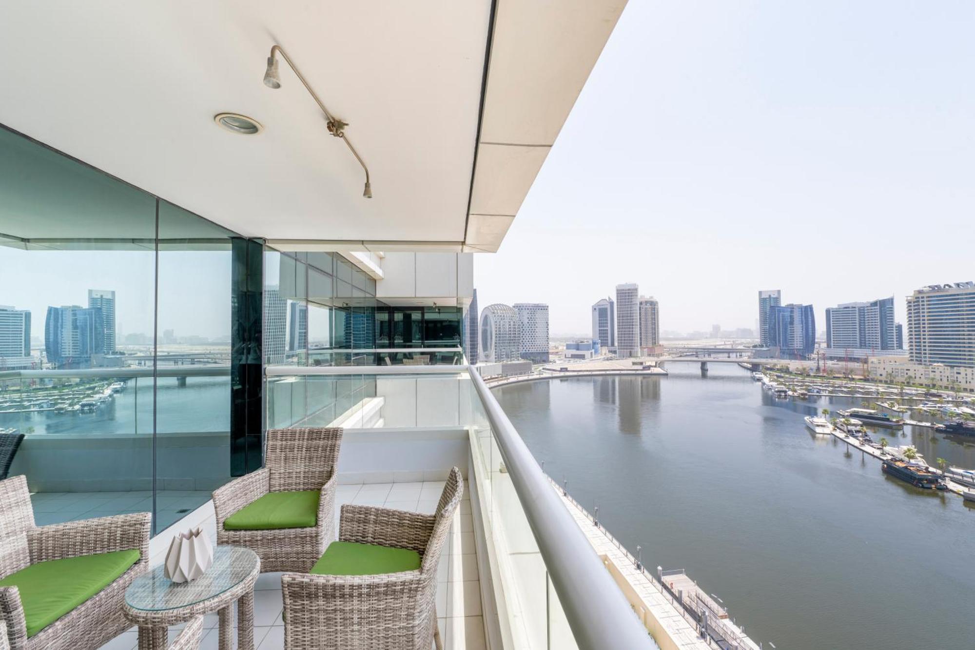 Damac Canal Views Residences Дубай Экстерьер фото