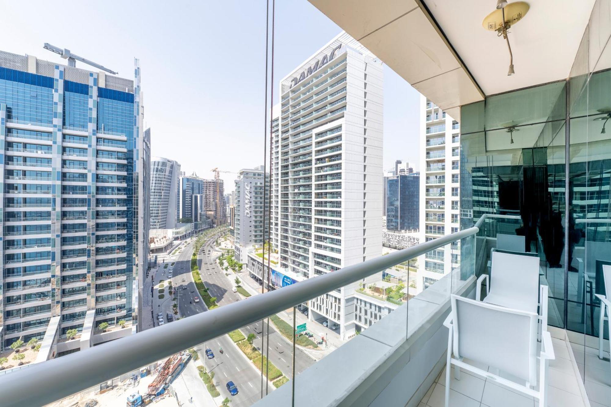 Damac Canal Views Residences Дубай Экстерьер фото